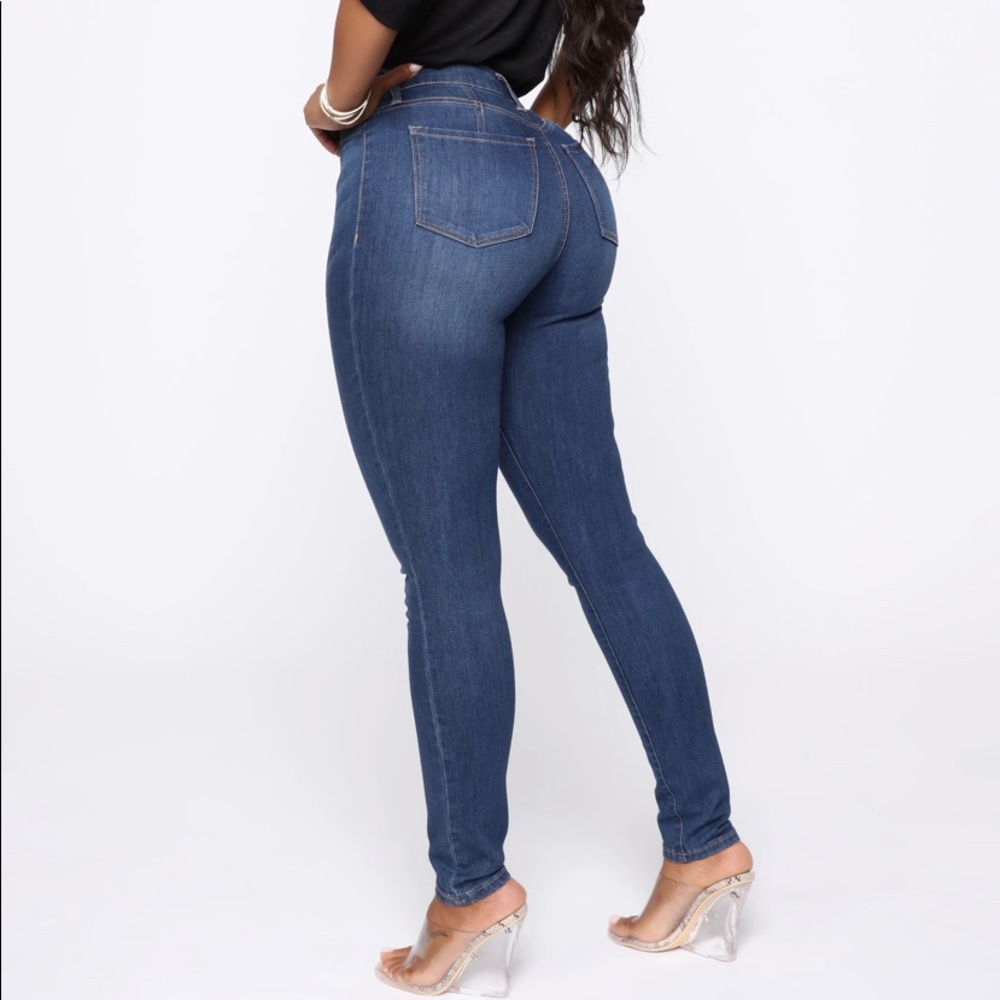 HOT High Rise Dark Denim Skinny Jeans Size 7 NWT